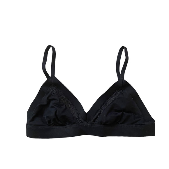 [Victoria’s Secrets] Incredible Super Soft Bralette - Picture 2 of 3